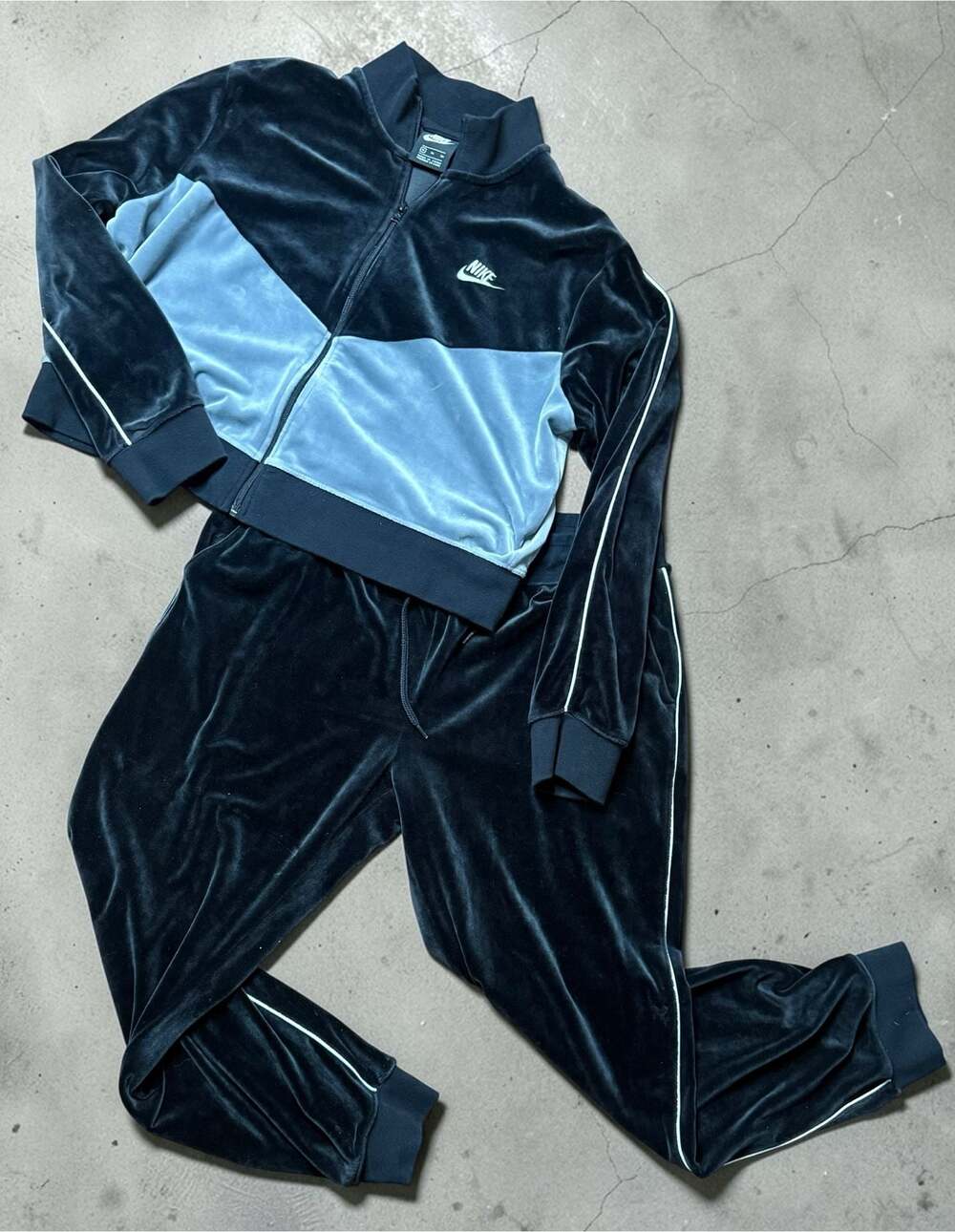 Nike Women's Velour Full-Zip Tracksuit Set Black/Blue Size XL/L